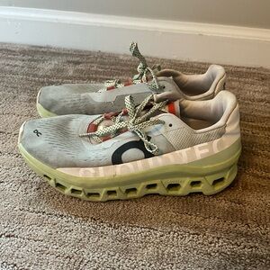 OnCloud tennis shoes. Size 8.5